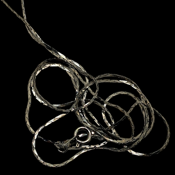 Elegant Silver Heart Pendant Necklace - Picture 9 of 14